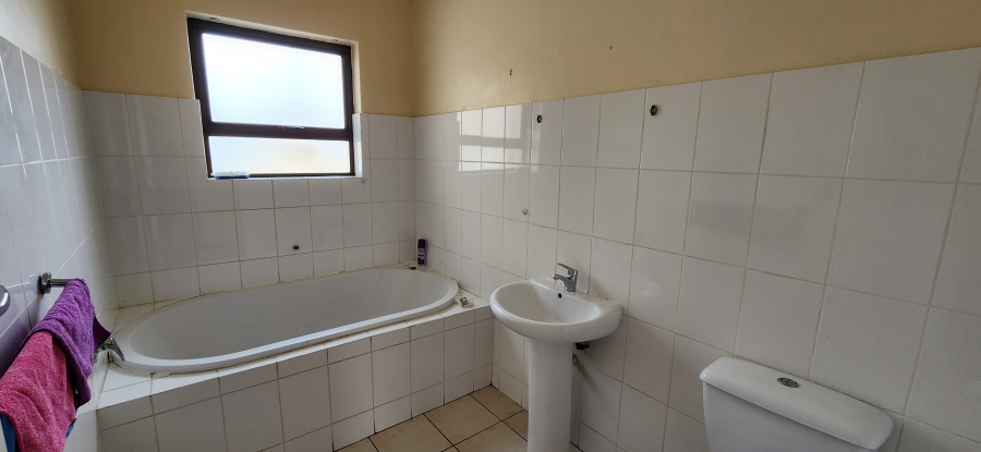 To Let 4 Bedroom Property for Rent in Table View Western Cape